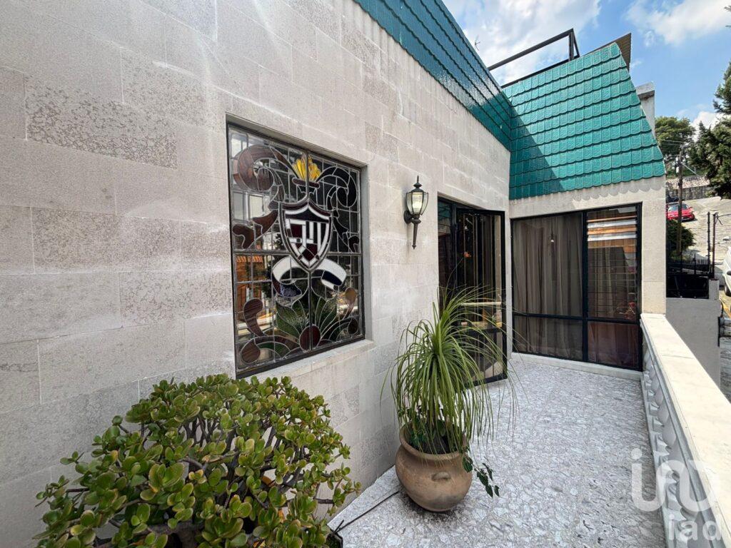 Se vende casa para remodelar en Privada   Lomas de Huizachal  Herradura