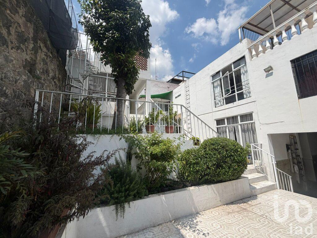 Se vende casa para remodelar en Privada   Lomas de Huizachal  Herradura