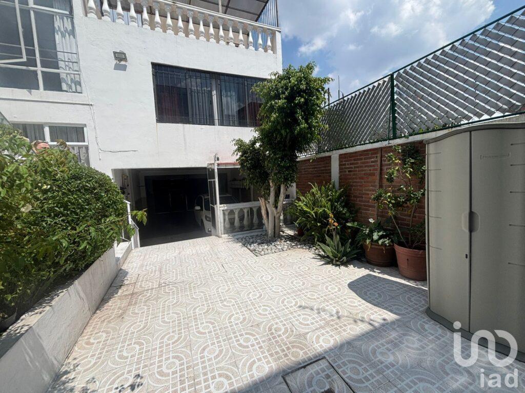 Se vende casa para remodelar en Privada   Lomas de Huizachal  Herradura