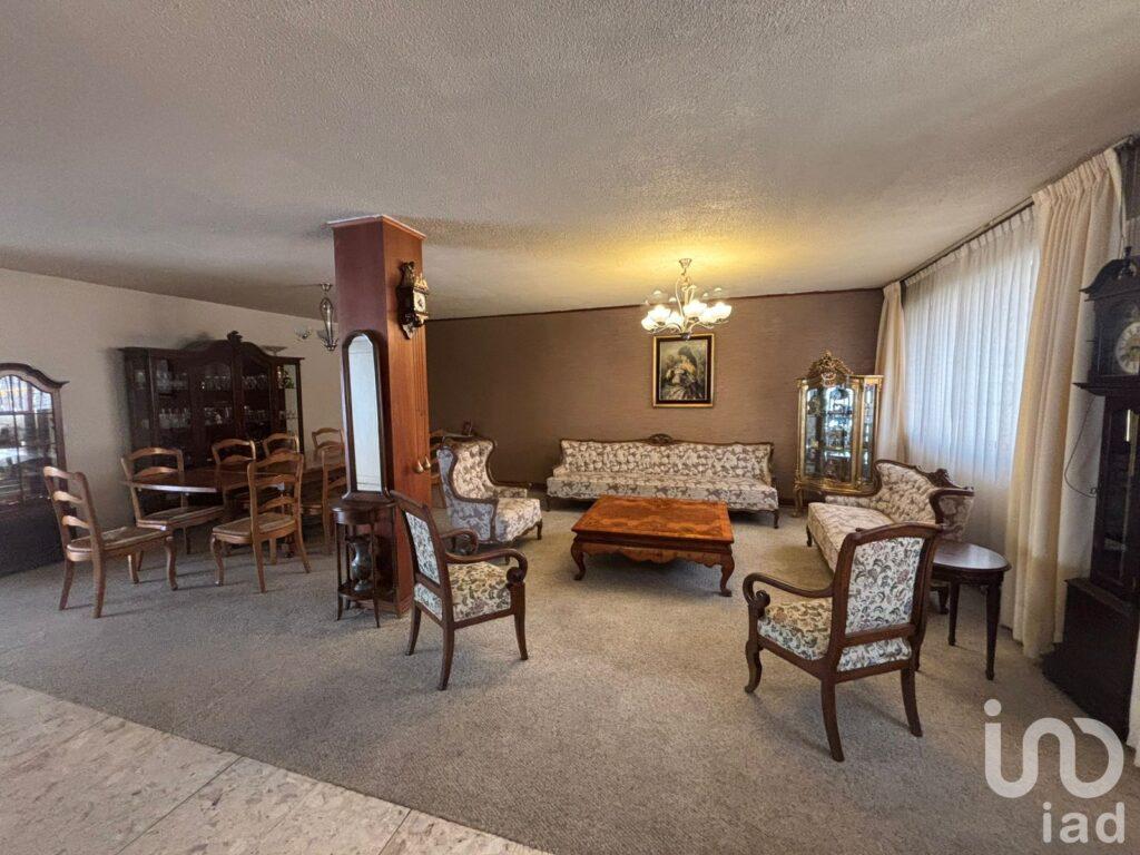 Se vende casa para remodelar en Privada   Lomas de Huizachal  Herradura