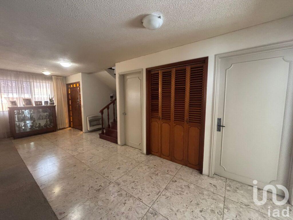 Se vende casa para remodelar en Privada   Lomas de Huizachal  Herradura