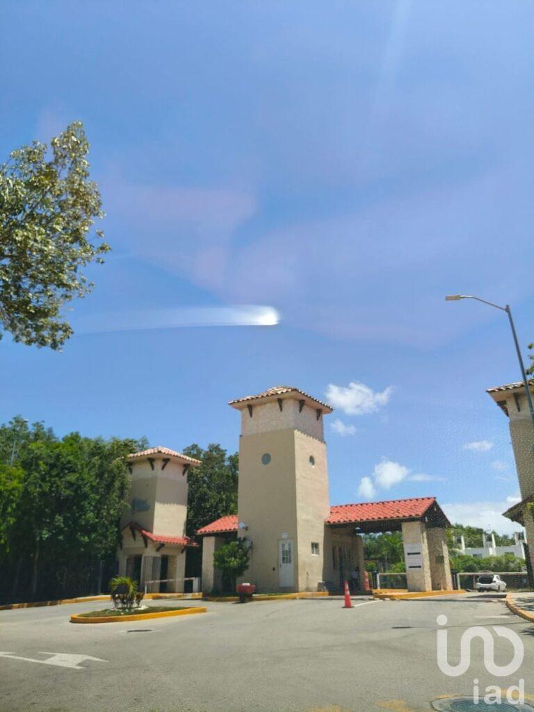 RENTA DE DEPARTAMENTO AMUEBLADO 2 RECAMARAS EN SEGUNDO NIVEL FRACC REAL BILBAO PLAYA DEL CARMEN