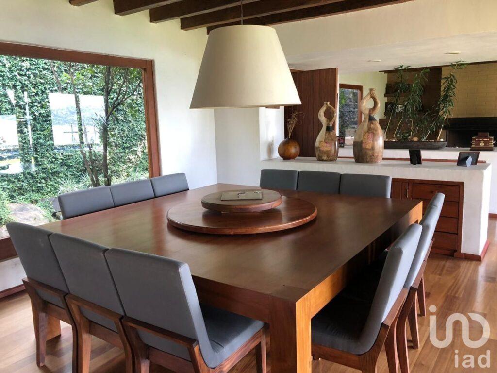 CASA EN VETA EN VALLE DE BRAVO, ESTADO DE MÉXICO