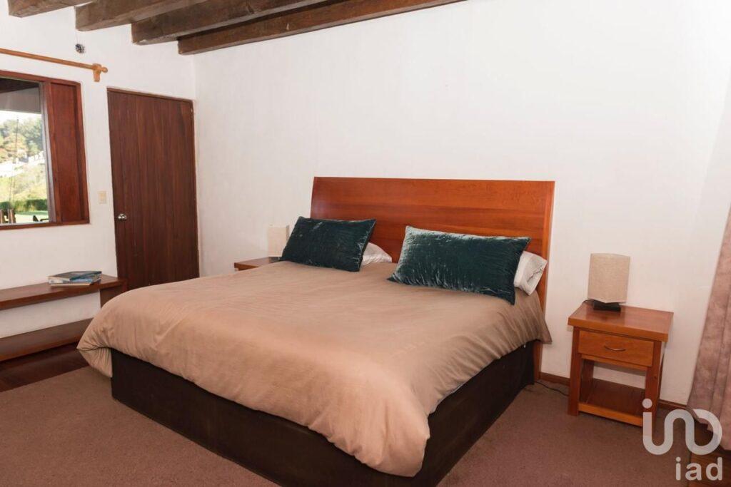 CASA EN VETA EN VALLE DE BRAVO, ESTADO DE MÉXICO