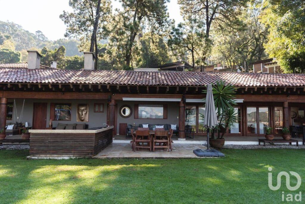 CASA EN VETA EN VALLE DE BRAVO, ESTADO DE MÉXICO