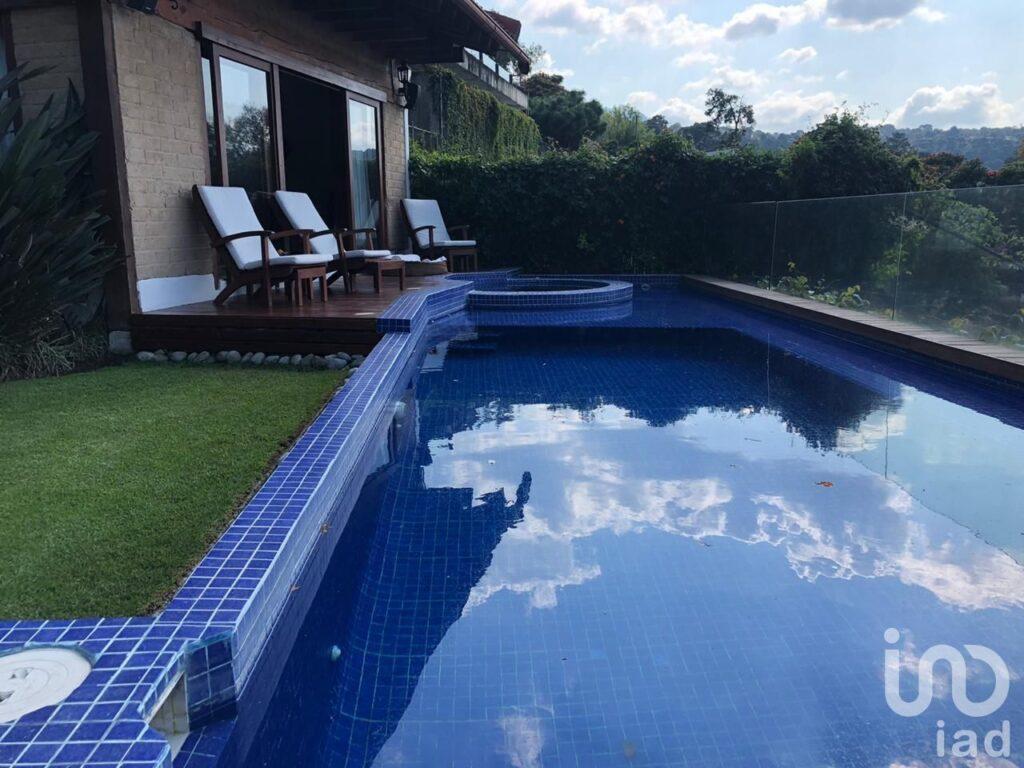 CASA EN VETA EN VALLE DE BRAVO, ESTADO DE MÉXICO