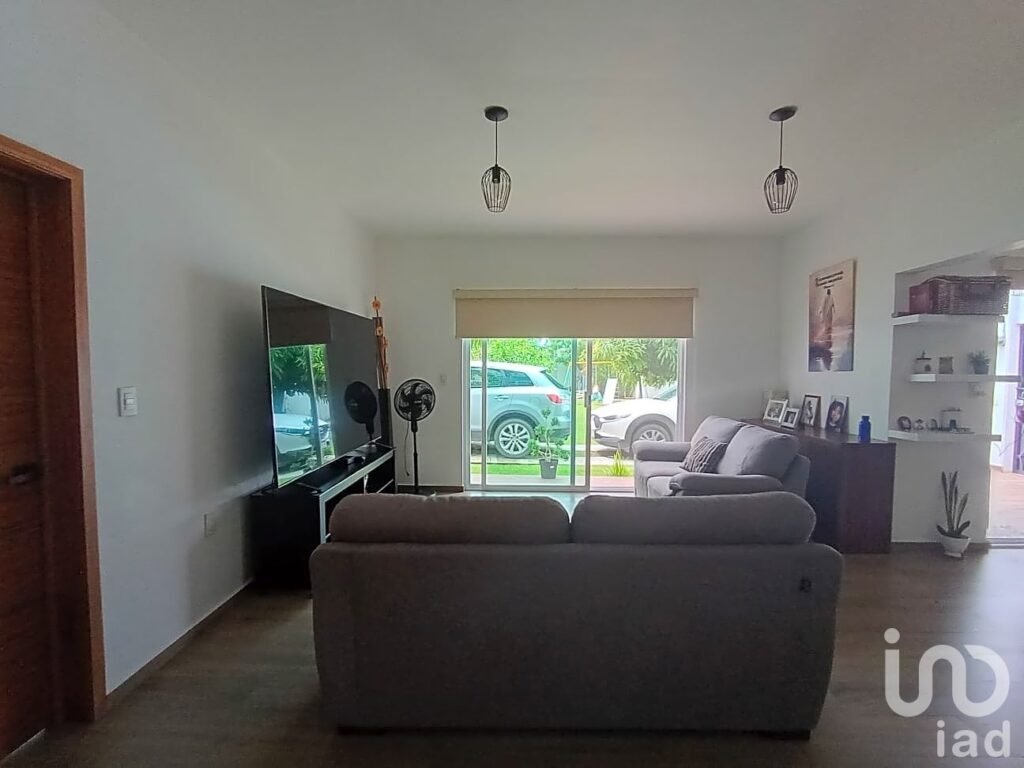 CASA EN PEDREGAL LAS FUENTES EN VENTA RECIEN REMODELADA