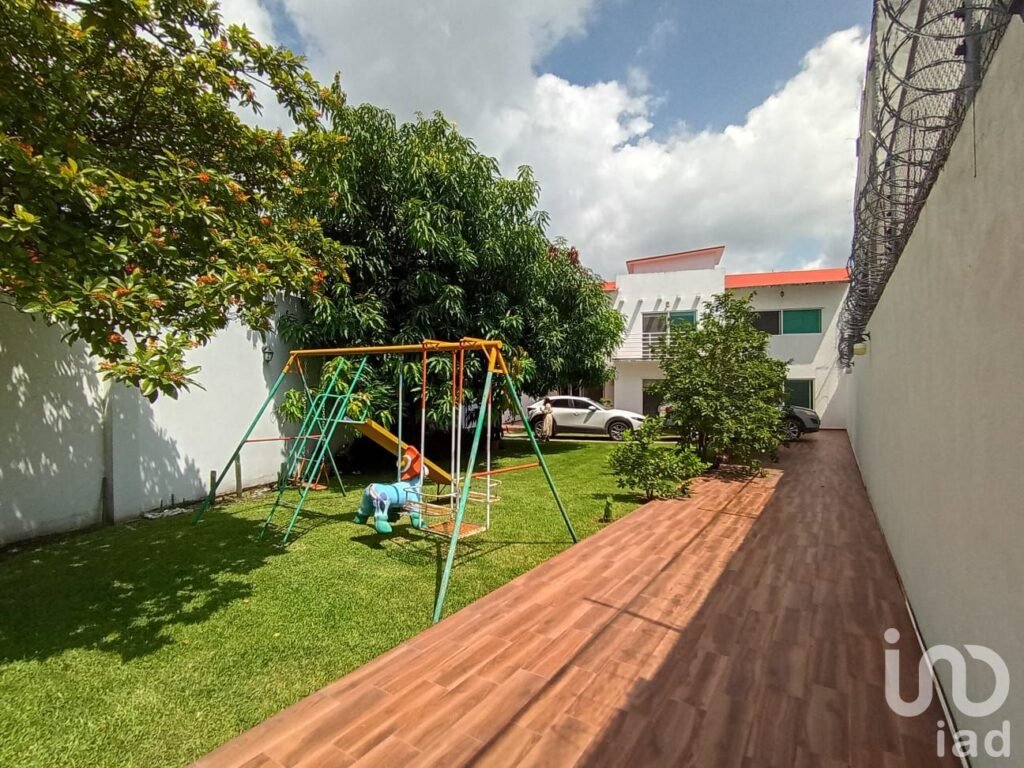 CASA EN PEDREGAL LAS FUENTES EN VENTA RECIEN REMODELADA