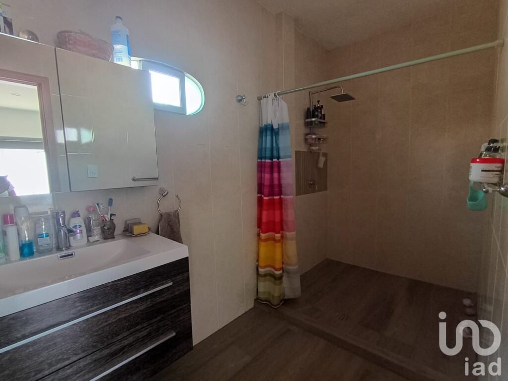 CASA EN PEDREGAL LAS FUENTES EN VENTA RECIEN REMODELADA