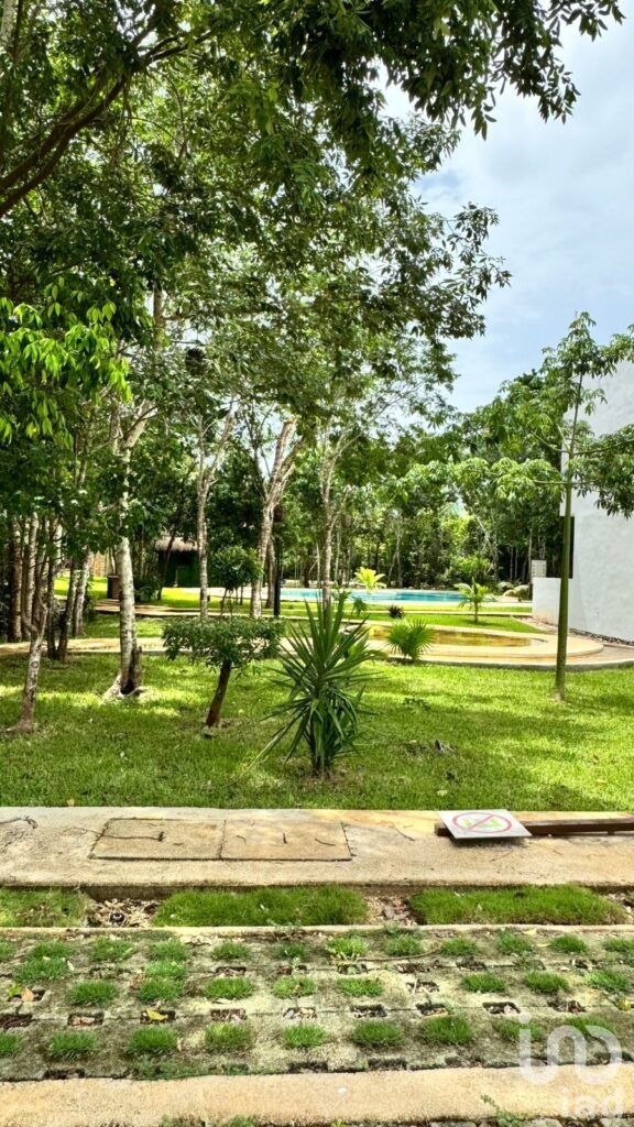 VENDO TERRENO EN PASEO DE LA SELVA CON AMENIDADES CERCA DE AV. 135 EN CANCUN, Q.ROO