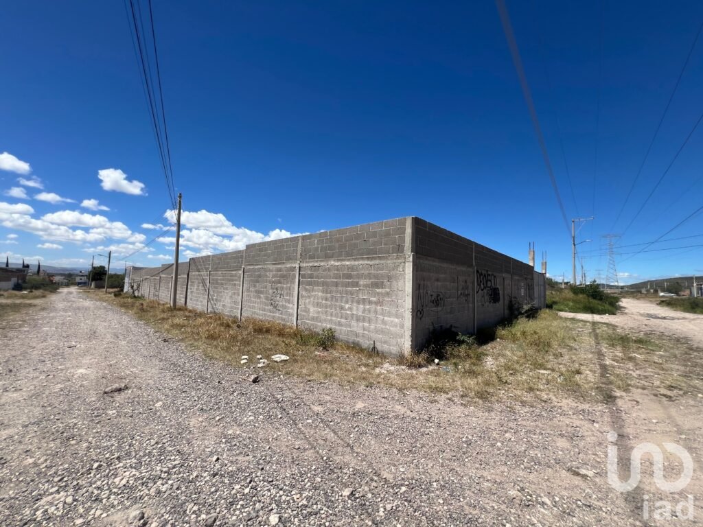 En Renta Terreno Bardeado en Jassos,SLP, con bodega