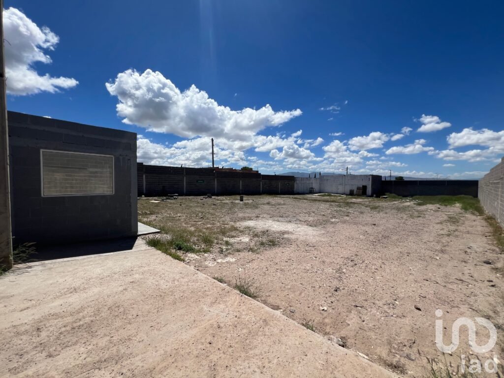 En Renta Terreno Bardeado en Jassos,SLP, con bodega