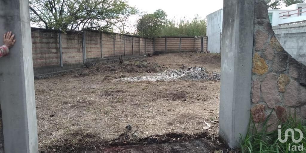 Terreno en venta, plano con bardas en fraccionamiento en Temixco