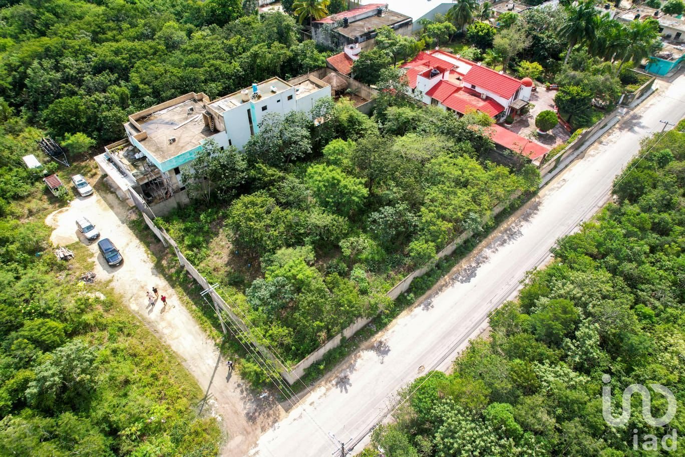 TERRENO EN COLEGIOS CANCUN, 1660 M2, ESCRITURADO, BARDEADO