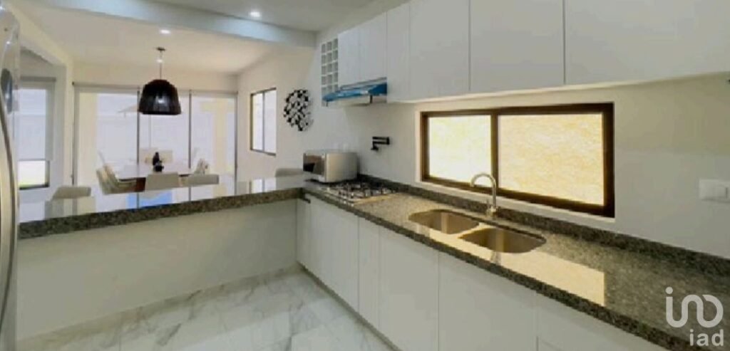 CASA EN VENTA CON MUROS SEPARADOS EN EL POLIGONO SUR DE CANCÚN