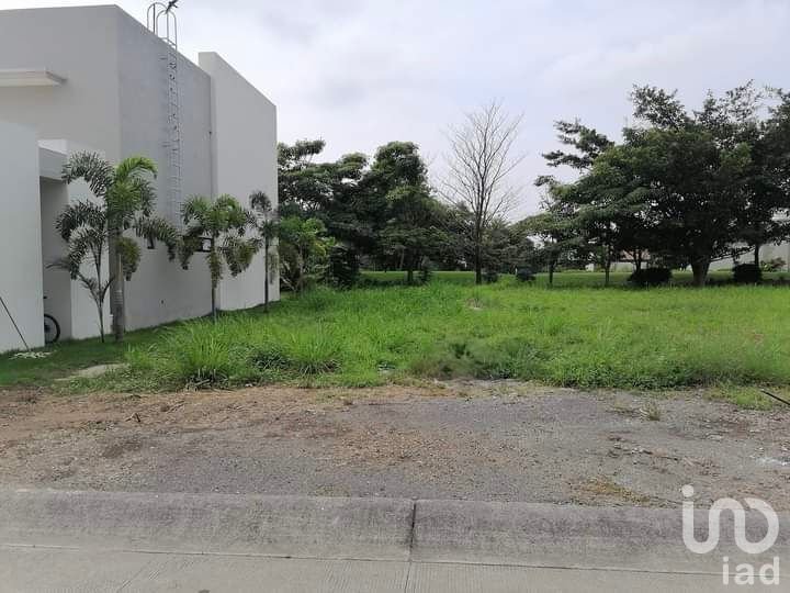 TERRENO LOTE GOLF EN VENTA EN FRACCIONAMIENTO DE LUJO ALTOZANO EN COLIMA.