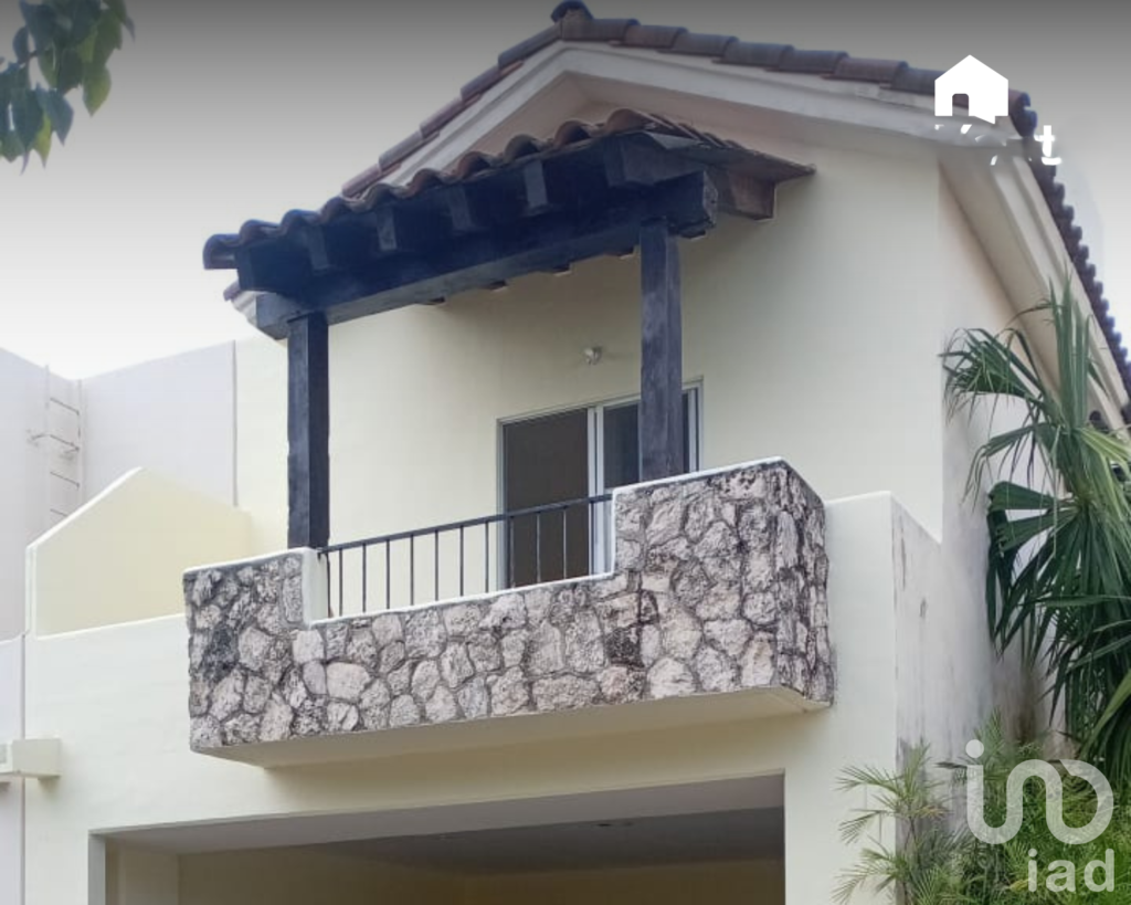 Hermosa Casa de 2 Niveles dentro de Fraccionamiento en Playa del Carmen, Quintana Roo