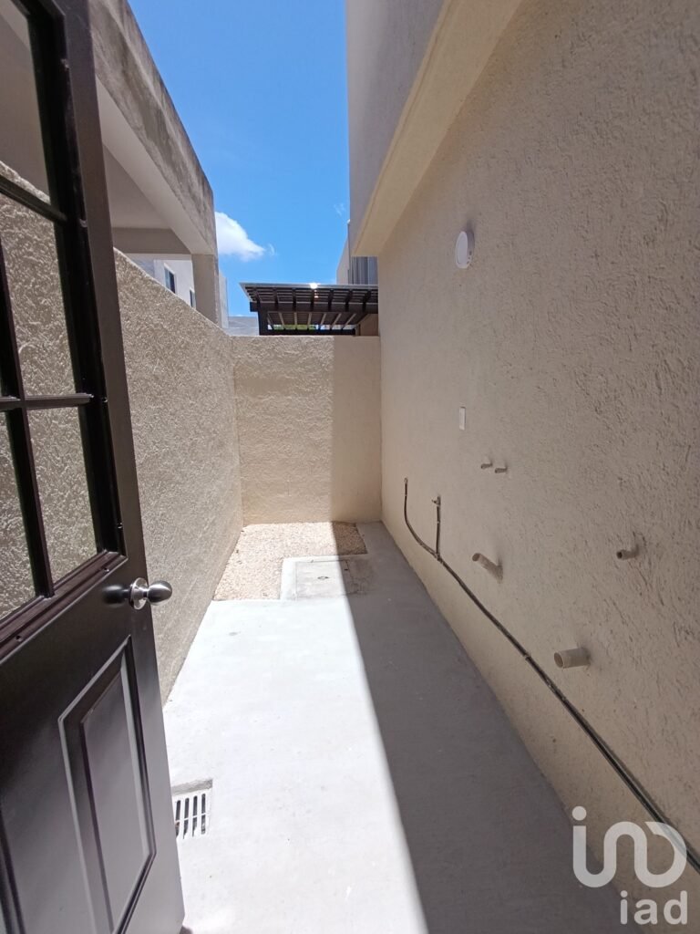 CASA EN VENTA DE 3 RECAMARAS AL SUR DE CANCÚN, Q. ROO.