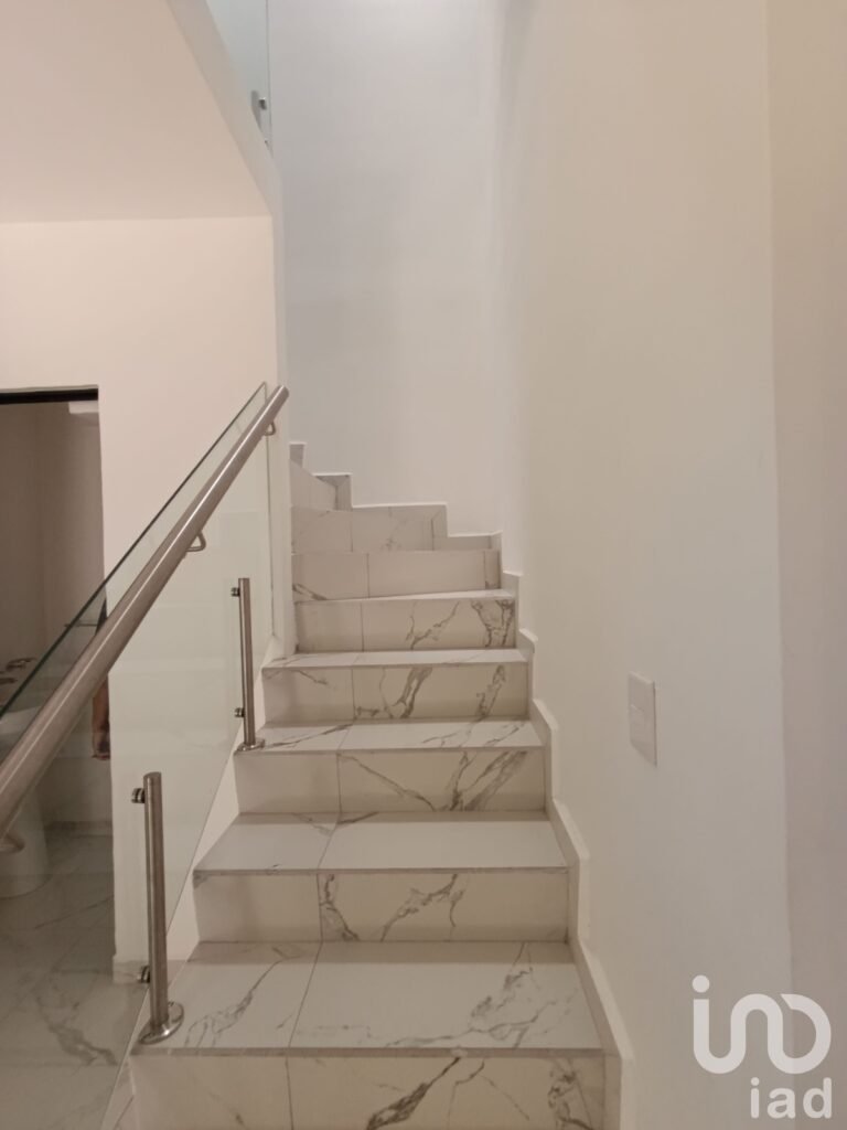 CASA EN VENTA DE 3 RECAMARAS AL SUR DE CANCÚN, Q. ROO.
