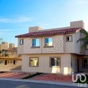 CASA EN VENTA DE 3 RECAMARAS AL SUR DE CANCÚN, Q. ROO.