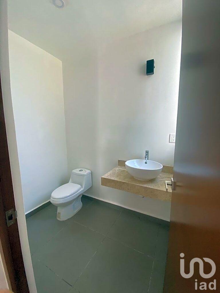 HERMOSA CASA, PRIVADA MANANTIALES DEL MAYAB, CONKAL, YUCATAN