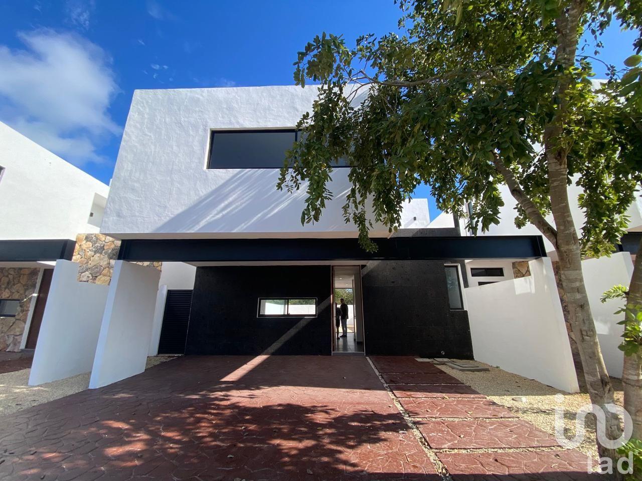 HERMOSA CASA, PRIVADA MANANTIALES DEL MAYAB, CONKAL, YUCATAN