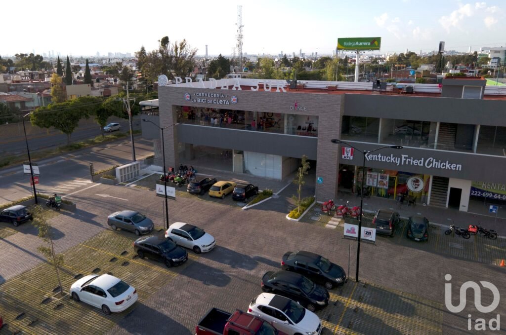 Locales Comerciales en Renta en Plaza Pradea Cerca de CU