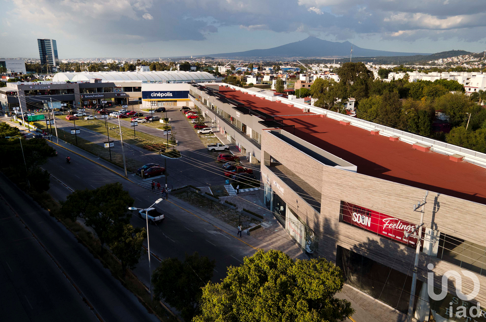 Locales Comerciales en Renta en Plaza Pradea Cerca de CU