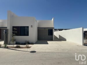 CASA EN VENTA EN FRACCIONAMIENTO PRIVADO