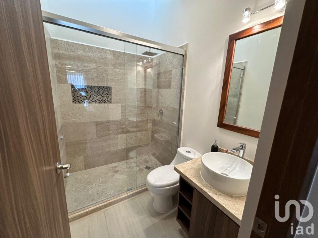 CASA EN VENTA EN FRACCIONAMIENTO PRIVADO