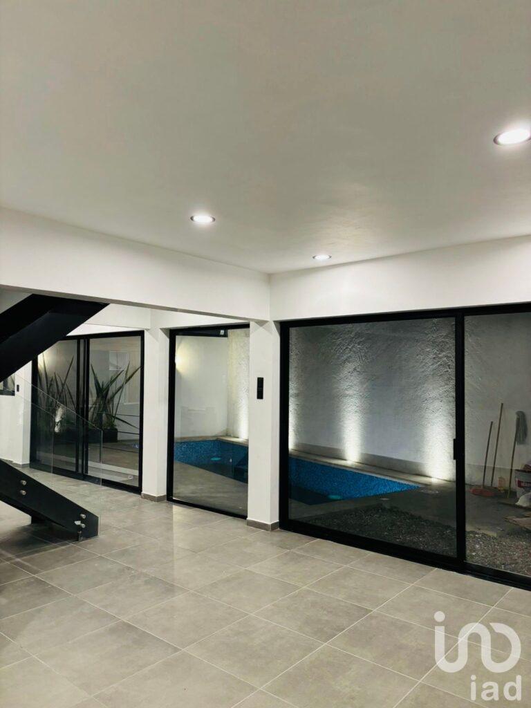 Casa Nueva con Alberca y Jacuzzi, en Fraccionamiento Las Brisas de Cuernavaca