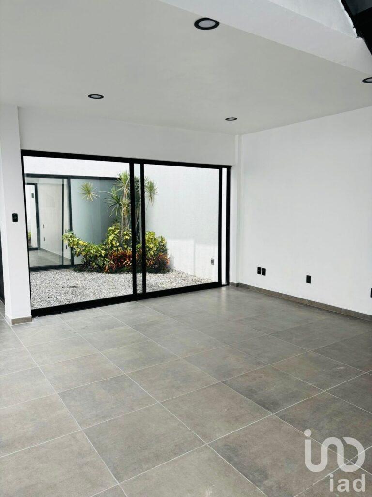 Casa Nueva con Alberca y Jacuzzi, en Fraccionamiento Las Brisas de Cuernavaca