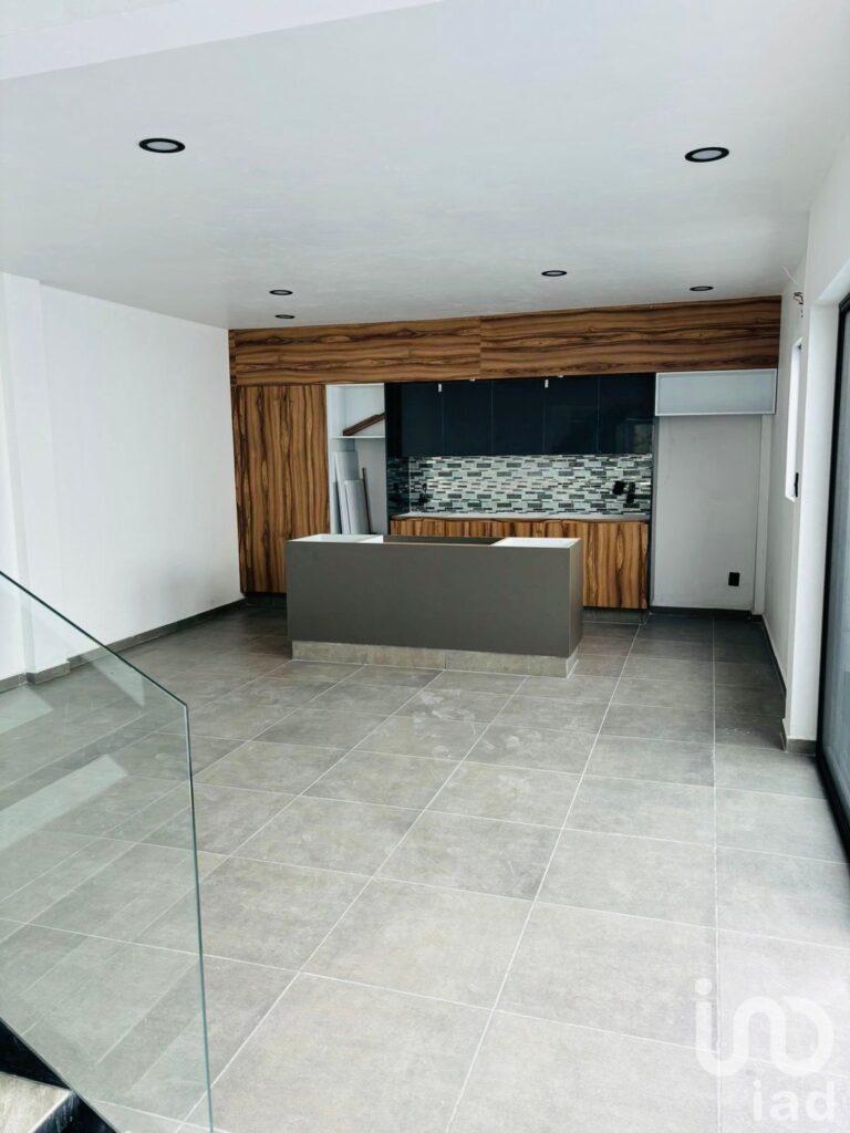 Casa Nueva con Alberca y Jacuzzi, en Fraccionamiento Las Brisas de Cuernavaca