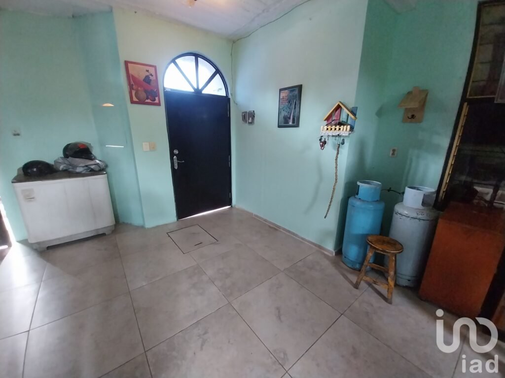 CASA EN VENTA A 500 M DEL CENTRO DE CONVENCIONES DE OAXACA POR AV. FERROCARRIL, OAXACA