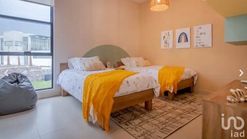 Exclusiva Residencia de 2 niveles dentro de Fraccionamiento en Zibatá, Querétaro