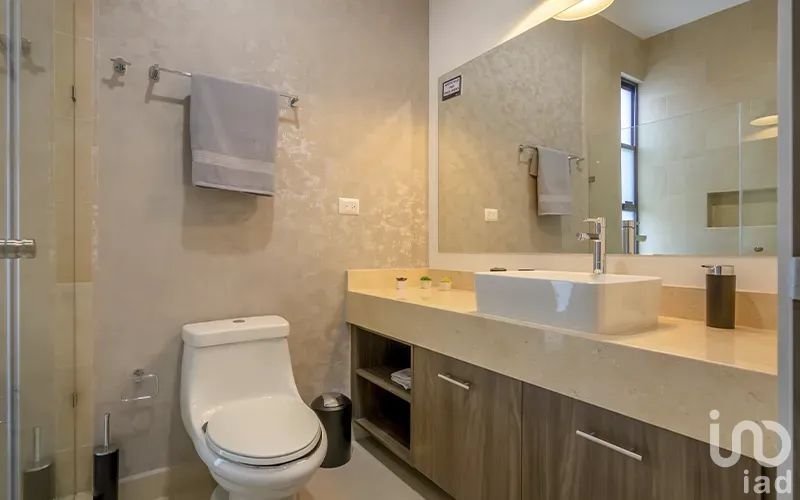 Exclusiva Residencia de 2 niveles dentro de Fraccionamiento en Zibatá, Querétaro