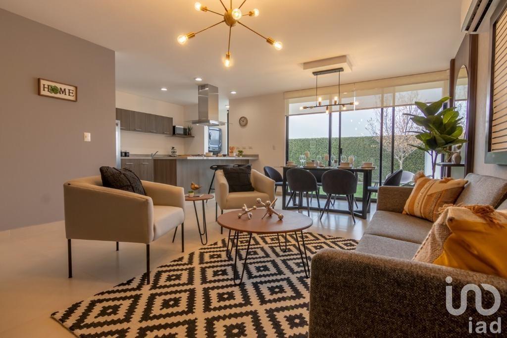 Exclusiva Residencia de 2 niveles dentro de Fraccionamiento en Zibatá, Querétaro