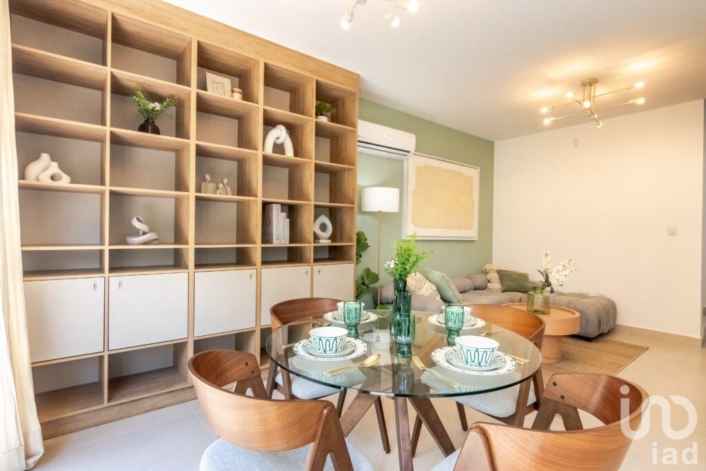 Hermosa Casa de 2 Niveles en Venta Dentro de Fraccionamiento en Zakia, Querétaro