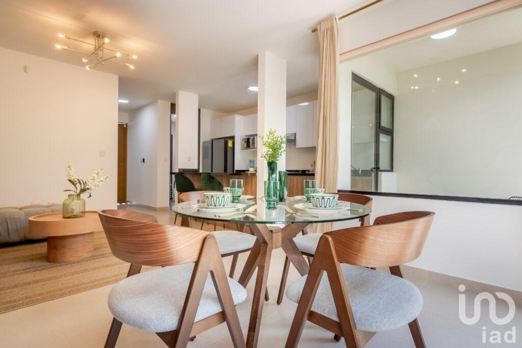 Hermosa Casa de 2 Niveles en Venta Dentro de Fraccionamiento en Zakia, Querétaro