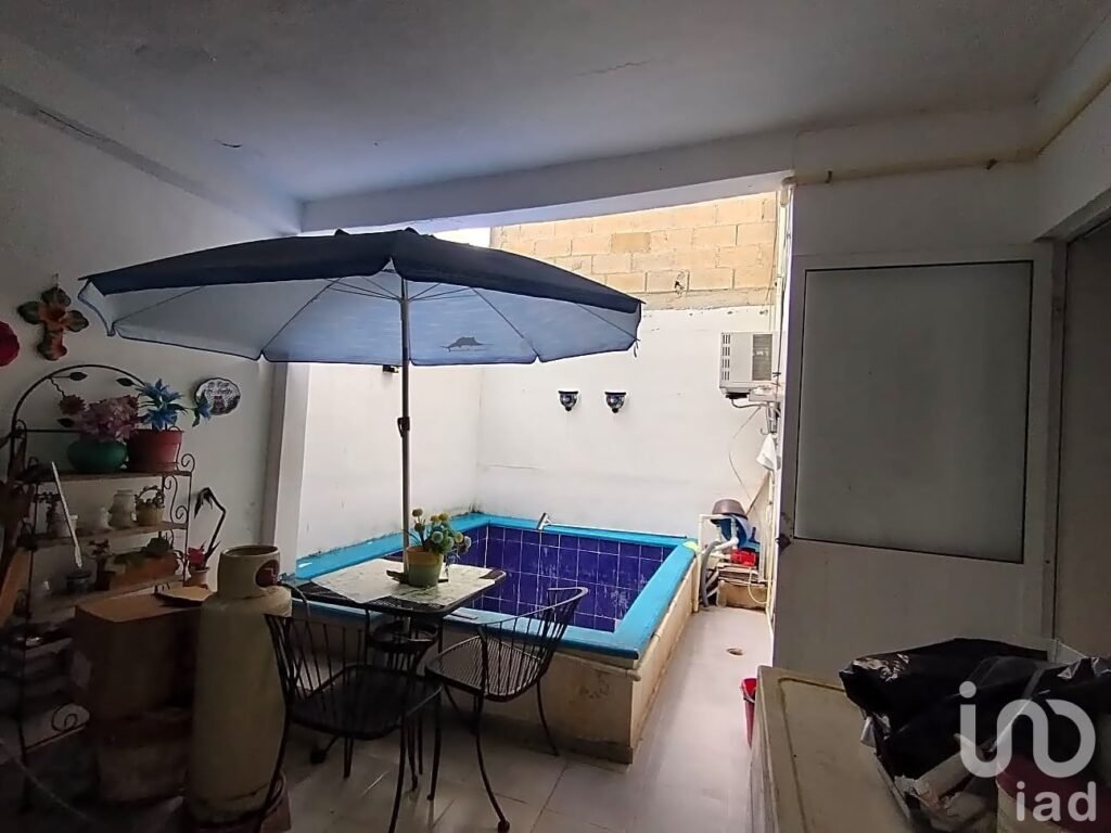 Casa en Venta en Cancún, Sol del Mayab, 3 recamaras una en planta baja