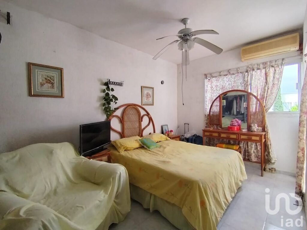 Casa en Venta en Cancún, Sol del Mayab, 3 recamaras una en planta baja