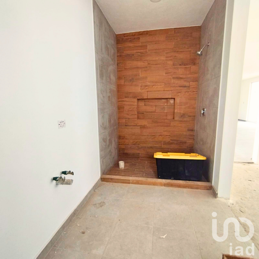 CASA EN HARAS DEL BOSQUE CON RECAMARA EN PLANTA BAJA, JARDIN Y ROOF GARDEN CERCA DEL LAGO PRINCIPAL