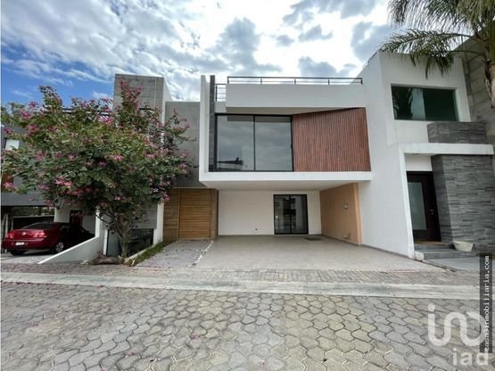 Casa En Venta Recamara En Planta Baja, Lomas De Angelopolis