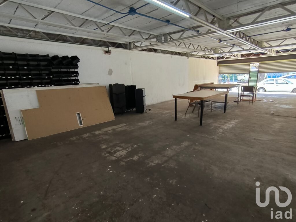 SE RENTA LOCAL EN AV SAN ESTEBAN