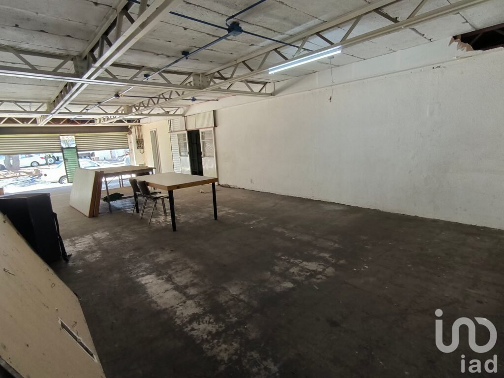 SE RENTA LOCAL EN AV SAN ESTEBAN