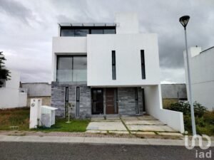 CASA EN VENTA EN SAN ISIDRO JURIQUILLA