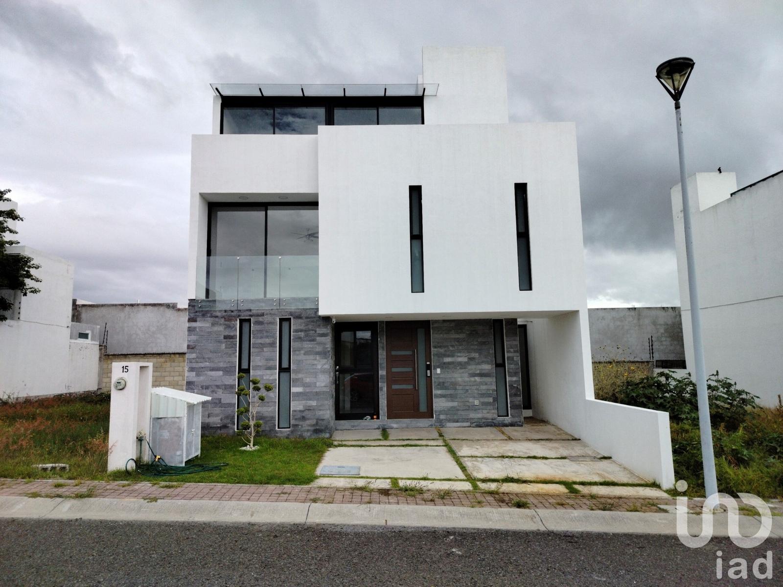 CASA EN VENTA EN SAN ISIDRO JURIQUILLA