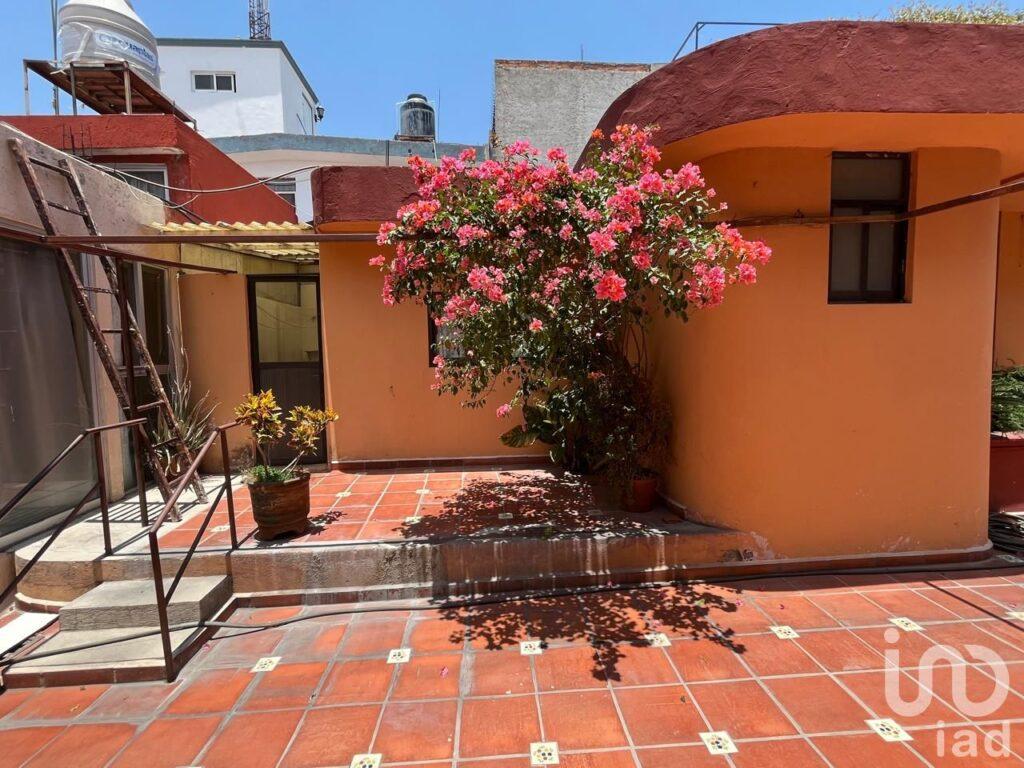 Vivienda de 3 casas en venta sobre la 16 de Septiembre