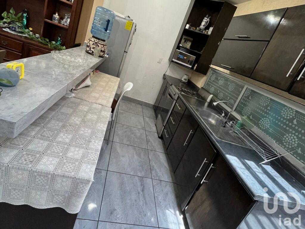 Vivienda de 3 casas en venta sobre la 16 de Septiembre