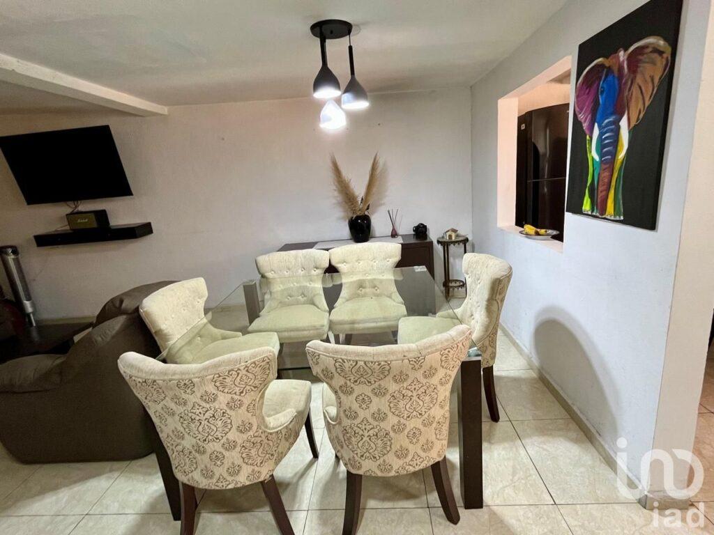 Vivienda de 3 casas en venta sobre la 16 de Septiembre